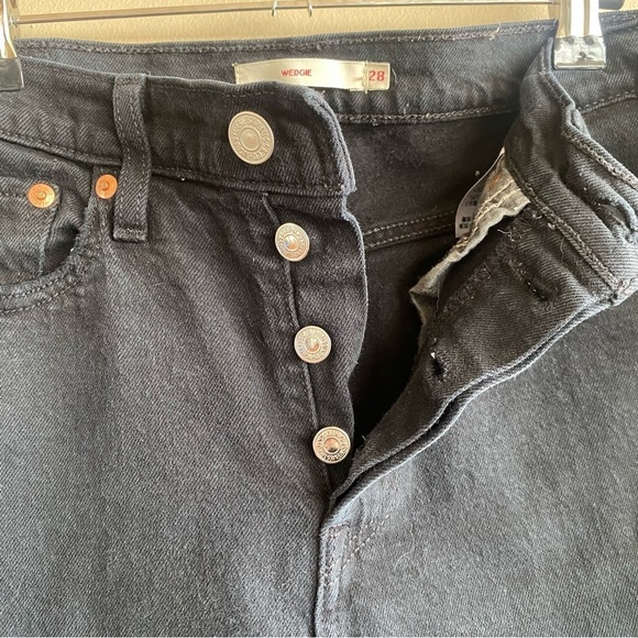 Levi's Wedgie Fit Button Fly Black Distressed Premium Jeans Size 28 - Picture 10 of 16